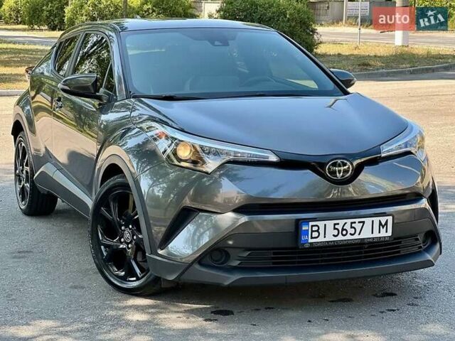Серый Тойота C-HR, объемом двигателя 2 л и пробегом 62 тыс. км за 19000 $, фото 6 на Automoto.ua