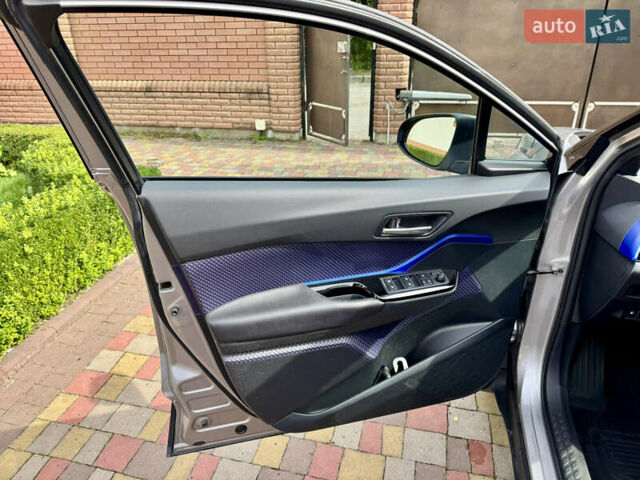 Сірий Тойота C-HR, об'ємом двигуна 1.99 л та пробігом 92 тис. км за 18700 $, фото 13 на Automoto.ua