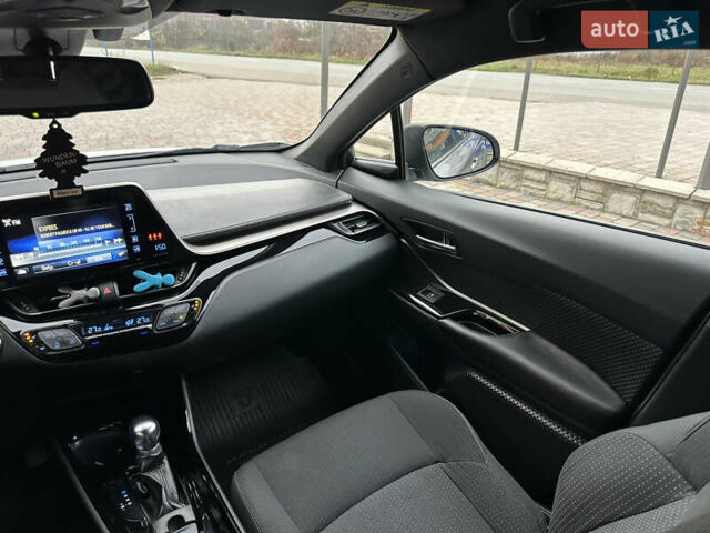 Сірий Тойота C-HR, об'ємом двигуна 1.2 л та пробігом 102 тис. км за 20800 $, фото 21 на Automoto.ua