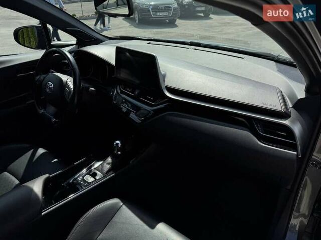 Сірий Тойота C-HR, об'ємом двигуна 1.8 л та пробігом 70 тис. км за 22999 $, фото 35 на Automoto.ua