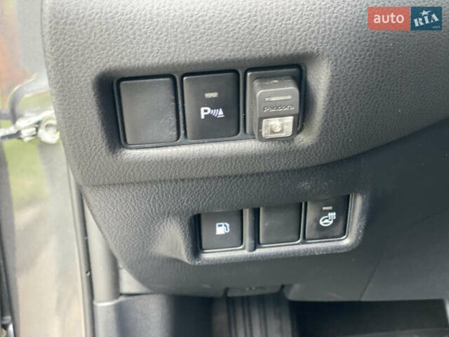 Серый Тойота C-HR, объемом двигателя 1.2 л и пробегом 64 тыс. км за 21450 $, фото 35 на Automoto.ua