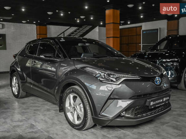 Серый Тойота C-HR, объемом двигателя 1.8 л и пробегом 84 тыс. км за 22999 $, фото 3 на Automoto.ua