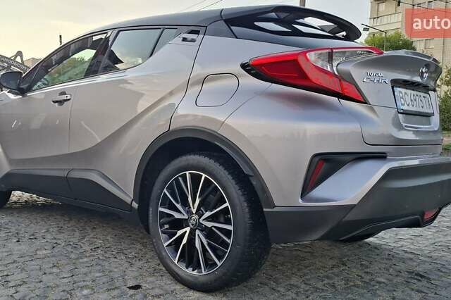 Серый Тойота C-HR, объемом двигателя 1.8 л и пробегом 90 тыс. км за 20300 $, фото 13 на Automoto.ua