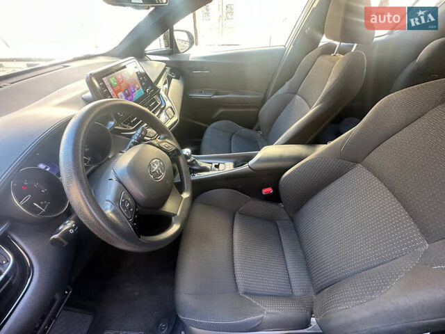 Серый Тойота C-HR, объемом двигателя 2 л и пробегом 78 тыс. км за 18700 $, фото 8 на Automoto.ua