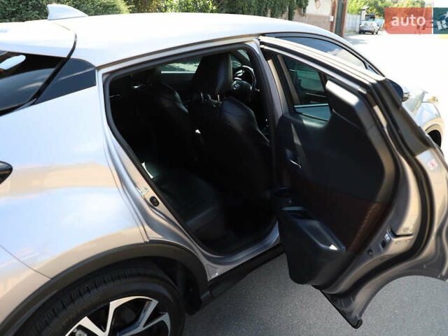 Сірий Тойота C-HR, об'ємом двигуна 2 л та пробігом 53 тис. км за 23500 $, фото 41 на Automoto.ua