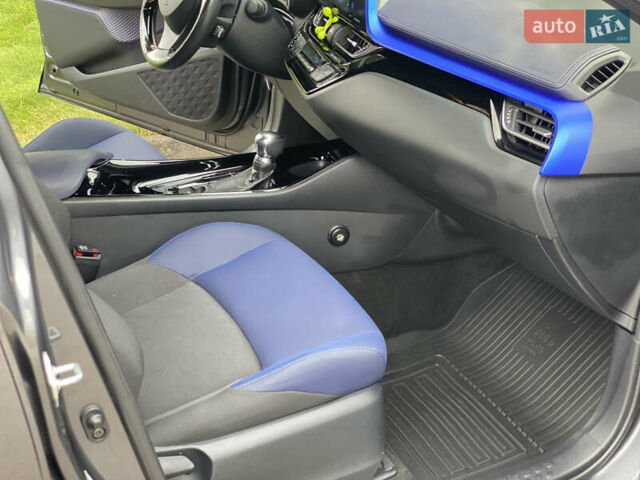 Серый Тойота C-HR, объемом двигателя 1.2 л и пробегом 64 тыс. км за 21450 $, фото 38 на Automoto.ua