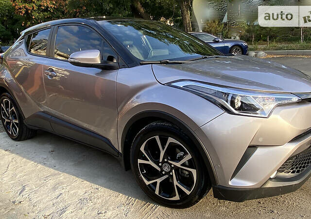 Серый Тойота C-HR, объемом двигателя 2 л и пробегом 70 тыс. км за 20500 $, фото 5 на Automoto.ua