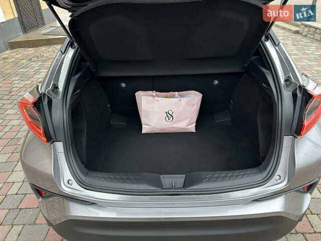 Сірий Тойота C-HR, об'ємом двигуна 1.2 л та пробігом 102 тис. км за 20800 $, фото 17 на Automoto.ua