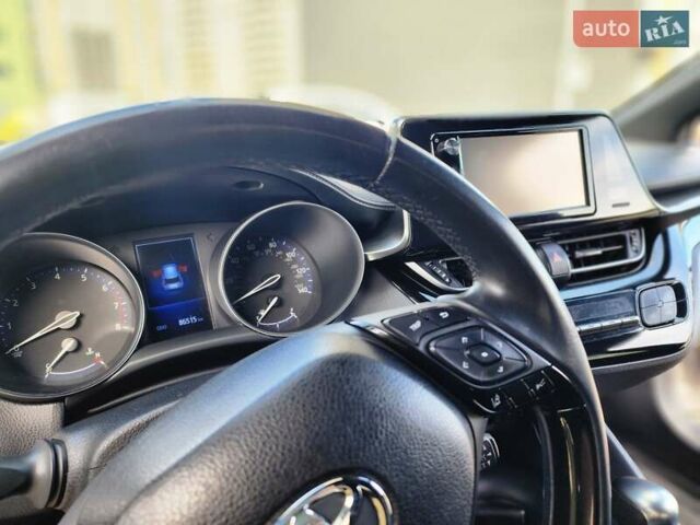 Серый Тойота C-HR, объемом двигателя 1.99 л и пробегом 86 тыс. км за 18600 $, фото 6 на Automoto.ua