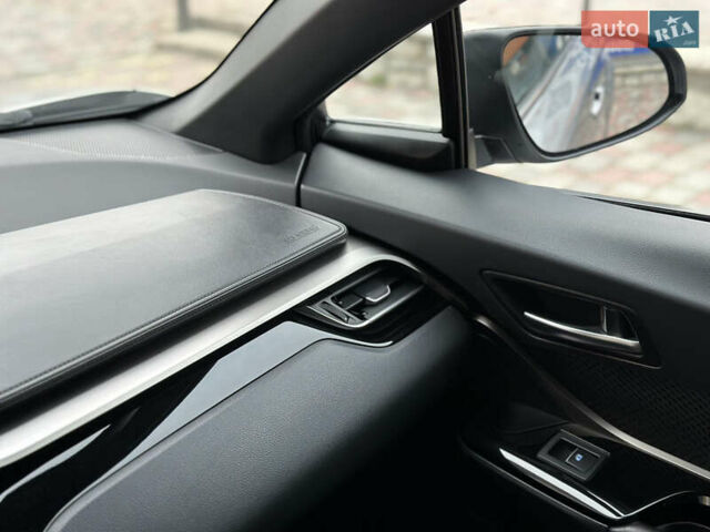 Сірий Тойота C-HR, об'ємом двигуна 1.2 л та пробігом 102 тис. км за 20800 $, фото 29 на Automoto.ua