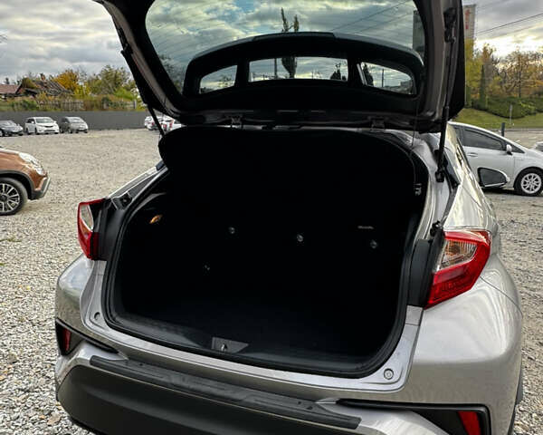 Сірий Тойота C-HR, об'ємом двигуна 1.99 л та пробігом 53 тис. км за 21000 $, фото 7 на Automoto.ua