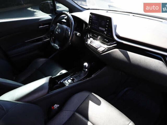 Сірий Тойота C-HR, об'ємом двигуна 2 л та пробігом 53 тис. км за 23500 $, фото 35 на Automoto.ua