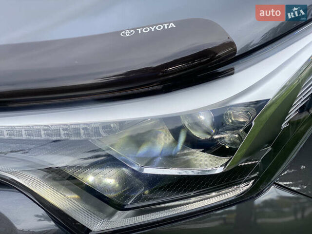 Серый Тойота C-HR, объемом двигателя 1.2 л и пробегом 64 тыс. км за 21450 $, фото 32 на Automoto.ua