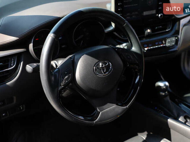 Сірий Тойота C-HR, об'ємом двигуна 2 л та пробігом 53 тис. км за 23500 $, фото 21 на Automoto.ua