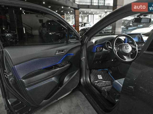 Серый Тойота C-HR, объемом двигателя 1.8 л и пробегом 84 тыс. км за 22999 $, фото 18 на Automoto.ua