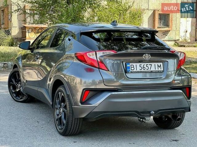 Серый Тойота C-HR, объемом двигателя 2 л и пробегом 62 тыс. км за 19000 $, фото 4 на Automoto.ua