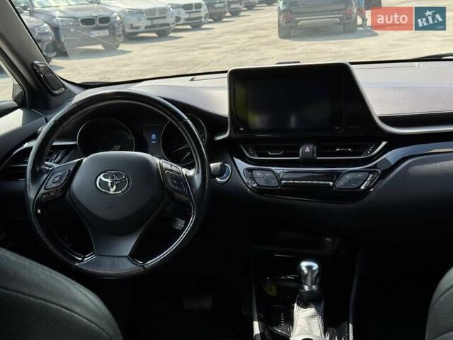 Серый Тойота C-HR, объемом двигателя 1.8 л и пробегом 70 тыс. км за 23500 $, фото 32 на Automoto.ua
