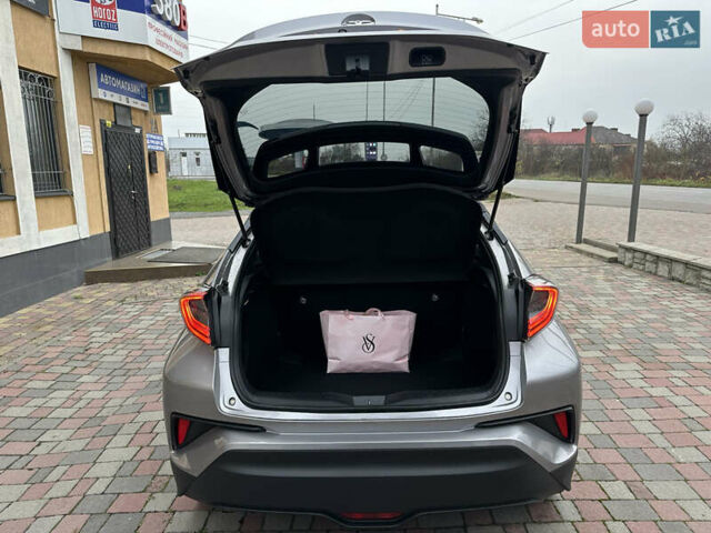 Сірий Тойота C-HR, об'ємом двигуна 1.2 л та пробігом 102 тис. км за 20800 $, фото 18 на Automoto.ua