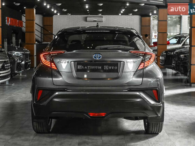 Серый Тойота C-HR, объемом двигателя 1.8 л и пробегом 84 тыс. км за 22999 $, фото 6 на Automoto.ua