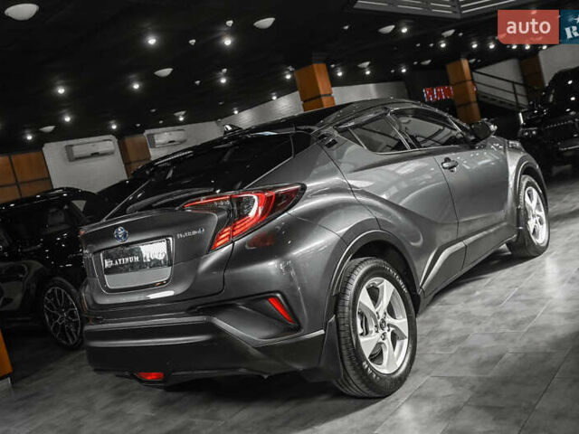 Серый Тойота C-HR, объемом двигателя 1.8 л и пробегом 84 тыс. км за 22999 $, фото 7 на Automoto.ua