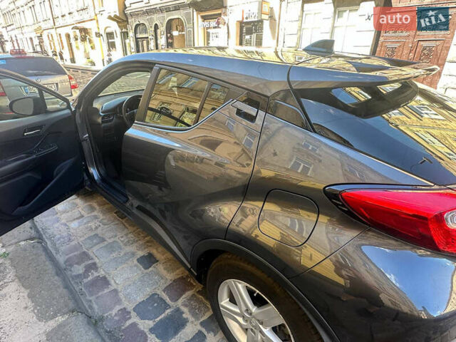 Серый Тойота C-HR, объемом двигателя 2 л и пробегом 78 тыс. км за 18700 $, фото 3 на Automoto.ua