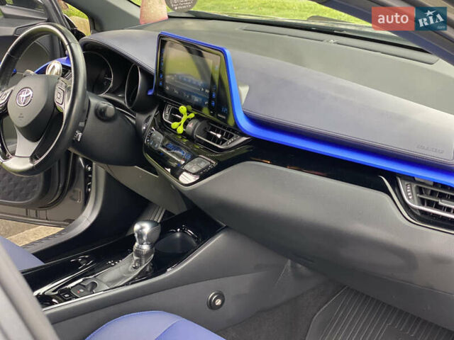 Серый Тойота C-HR, объемом двигателя 1.2 л и пробегом 64 тыс. км за 21450 $, фото 40 на Automoto.ua