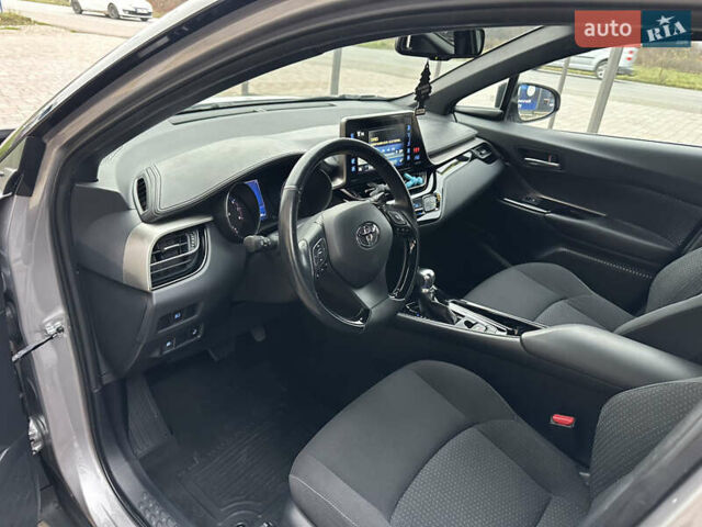Сірий Тойота C-HR, об'ємом двигуна 1.2 л та пробігом 102 тис. км за 20800 $, фото 31 на Automoto.ua
