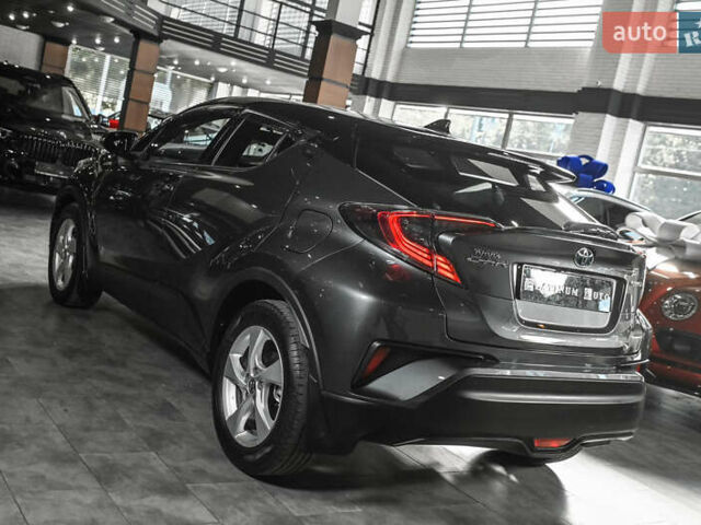Серый Тойота C-HR, объемом двигателя 1.8 л и пробегом 84 тыс. км за 22999 $, фото 9 на Automoto.ua