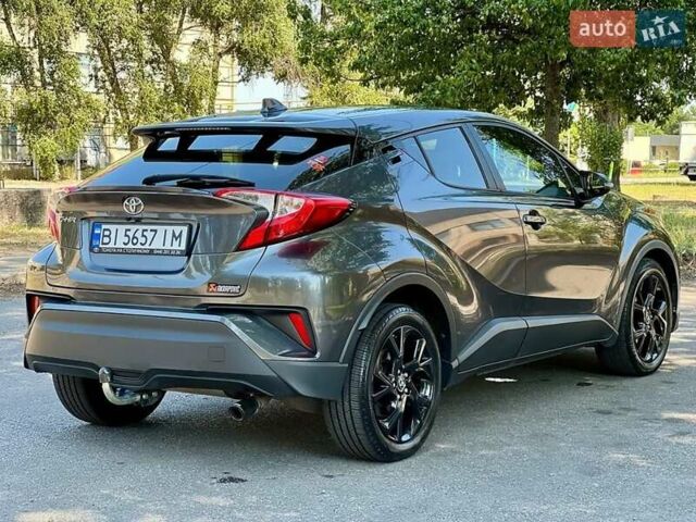 Серый Тойота C-HR, объемом двигателя 2 л и пробегом 62 тыс. км за 19000 $, фото 9 на Automoto.ua