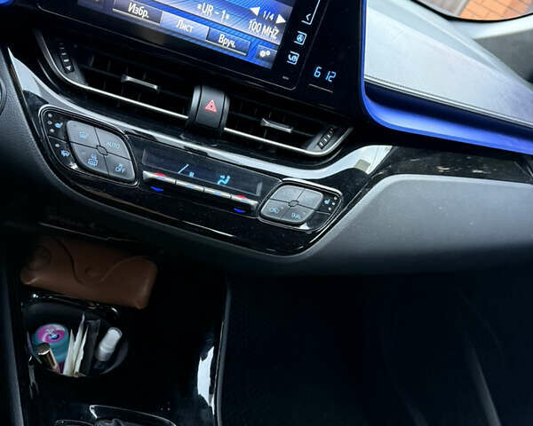 Сірий Тойота C-HR, об'ємом двигуна 1.99 л та пробігом 50 тис. км за 23000 $, фото 6 на Automoto.ua