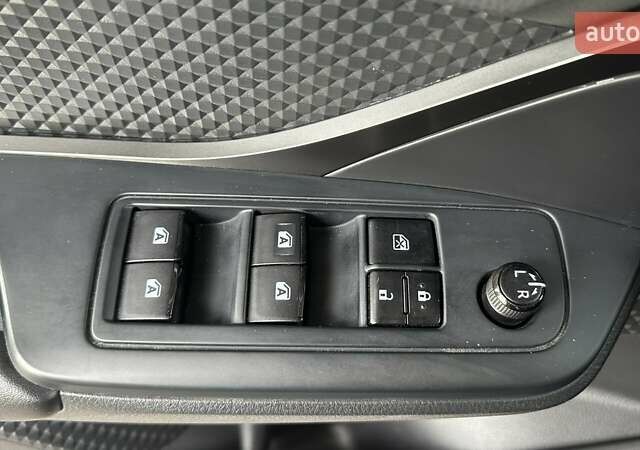 Серый Тойота C-HR, объемом двигателя 1.2 л и пробегом 62 тыс. км за 20077 $, фото 23 на Automoto.ua