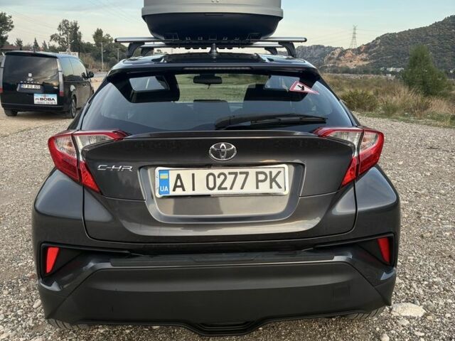 Серый Тойота C-HR, объемом двигателя 2 л и пробегом 58 тыс. км за 18000 $, фото 2 на Automoto.ua