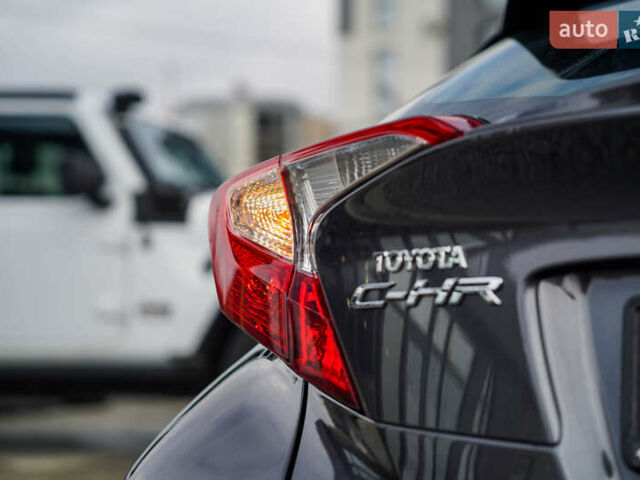 Серый Тойота C-HR, объемом двигателя 2 л и пробегом 28 тыс. км за 22400 $, фото 6 на Automoto.ua