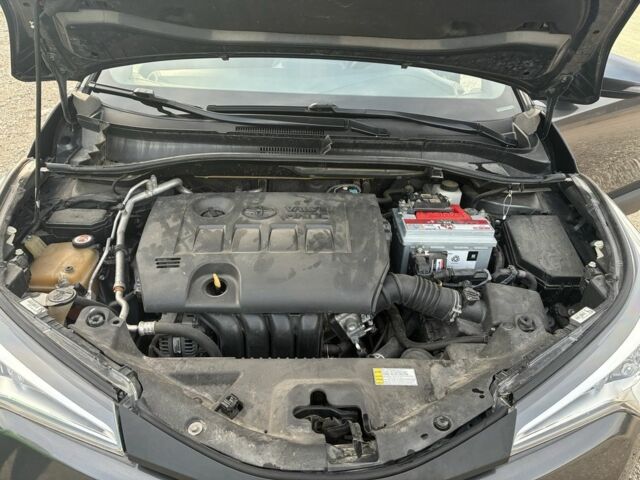 Серый Тойота C-HR, объемом двигателя 2 л и пробегом 58 тыс. км за 18000 $, фото 13 на Automoto.ua