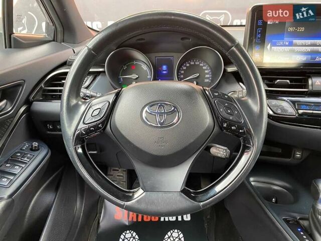 Серый Тойота C-HR, объемом двигателя 1.8 л и пробегом 128 тыс. км за 21300 $, фото 18 на Automoto.ua