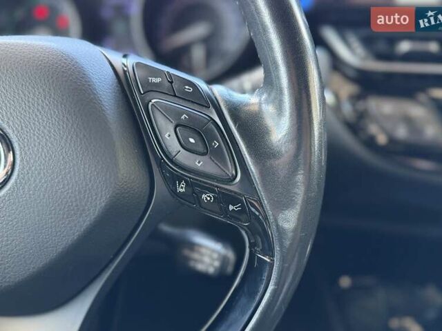 Сірий Тойота C-HR, об'ємом двигуна 2 л та пробігом 110 тис. км за 25700 $, фото 37 на Automoto.ua