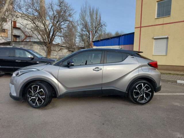 Серый Тойота C-HR, объемом двигателя 2 л и пробегом 40 тыс. км за 19890 $, фото 3 на Automoto.ua