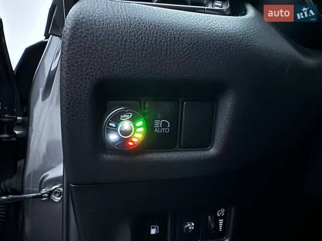 Серый Тойота C-HR, объемом двигателя 2 л и пробегом 57 тыс. км за 20990 $, фото 12 на Automoto.ua