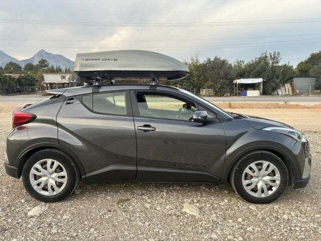 Серый Тойота C-HR, объемом двигателя 2 л и пробегом 58 тыс. км за 18000 $, фото 3 на Automoto.ua