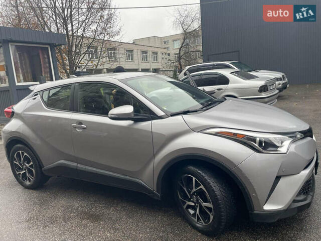 Серый Тойота C-HR, объемом двигателя 1.99 л и пробегом 80 тыс. км за 20500 $, фото 3 на Automoto.ua