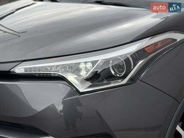 Серый Тойота C-HR, объемом двигателя 1.99 л и пробегом 136 тыс. км за 19300 $, фото 4 на Automoto.ua