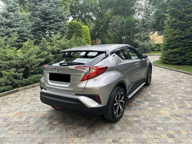 Серый Тойота C-HR, объемом двигателя 1.8 л и пробегом 77 тыс. км за 17900 $, фото 6 на Automoto.ua