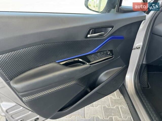 Сірий Тойота C-HR, об'ємом двигуна 2 л та пробігом 110 тис. км за 25700 $, фото 39 на Automoto.ua