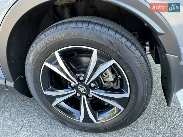 Сірий Тойота C-HR, об'ємом двигуна 1.2 л та пробігом 25 тис. км за 23900 $, фото 33 на Automoto.ua