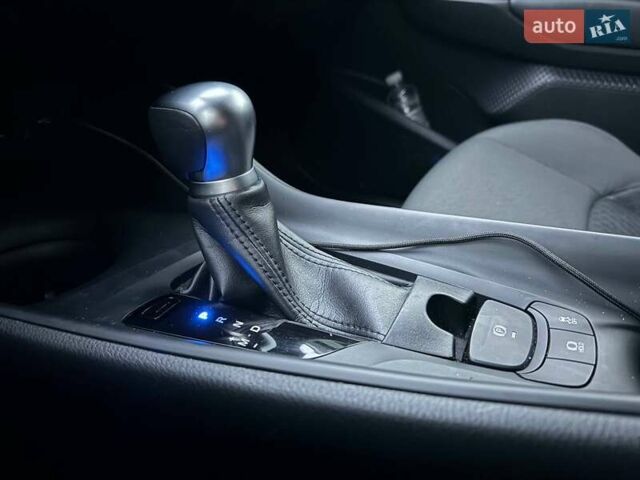 Серый Тойота C-HR, объемом двигателя 2 л и пробегом 57 тыс. км за 20990 $, фото 18 на Automoto.ua