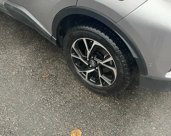 Серый Тойота C-HR, объемом двигателя 1.99 л и пробегом 80 тыс. км за 20500 $, фото 15 на Automoto.ua