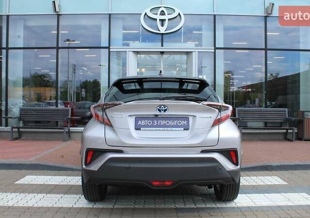 Сірий Тойота C-HR, об'ємом двигуна 1.8 л та пробігом 72 тис. км за 25139 $, фото 3 на Automoto.ua