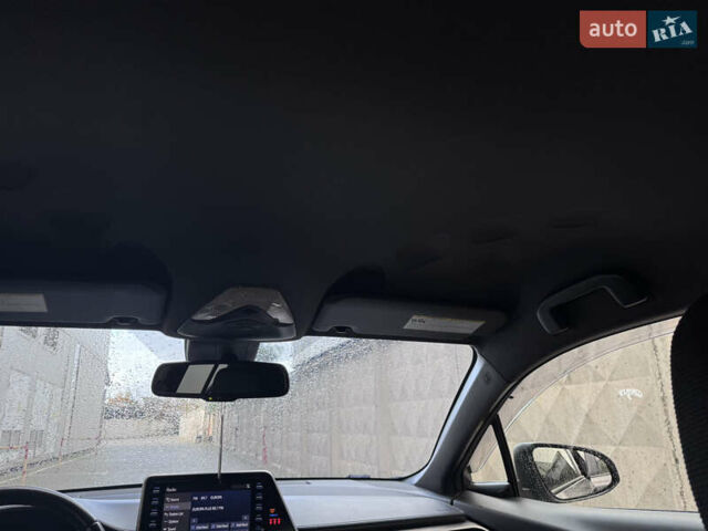 Серый Тойота C-HR, объемом двигателя 1.99 л и пробегом 136 тыс. км за 19300 $, фото 93 на Automoto.ua