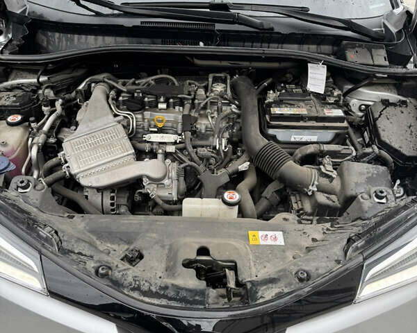 Серый Тойота C-HR, объемом двигателя 1.2 л и пробегом 12 тыс. км за 26500 $, фото 2 на Automoto.ua