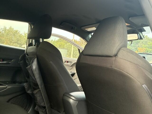 Серый Тойота C-HR, объемом двигателя 2 л и пробегом 58 тыс. км за 18000 $, фото 9 на Automoto.ua